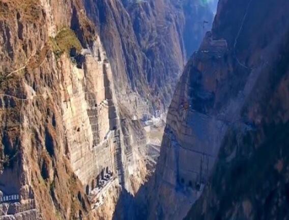 為建烏東德水電站，在峽谷底部挖90米深洞穴，用來干嘛的？