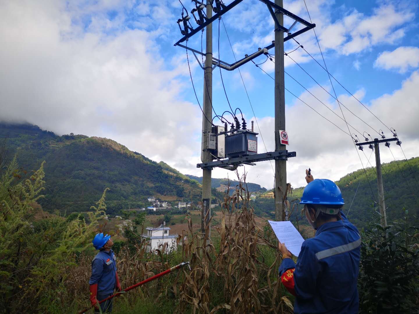 臨滄云縣供電局開展線路維護(hù)改造，全面提升供電可靠性