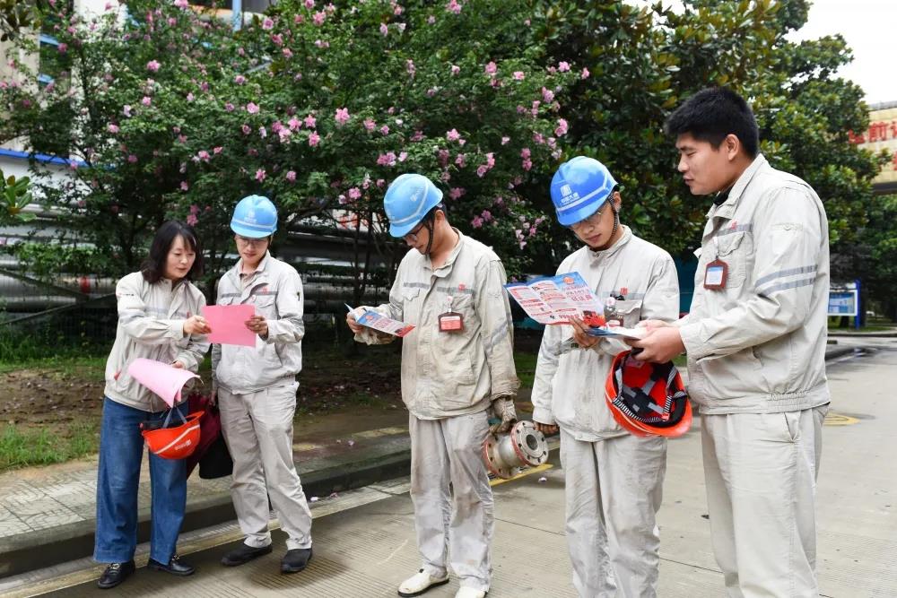 江蘇徐塘發(fā)電有限責(zé)任公司組織開展法律服務(wù)進(jìn)一線活動(dòng)