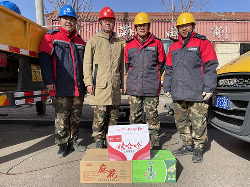 烏海電業(yè)局配電帶電作業(yè)處助力“煤改電”，送溫暖進(jìn)現(xiàn)場