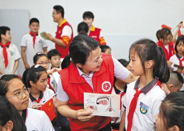 浙江永嘉縣紅十三愛心社25年，幫助4630名貧困學(xué)生