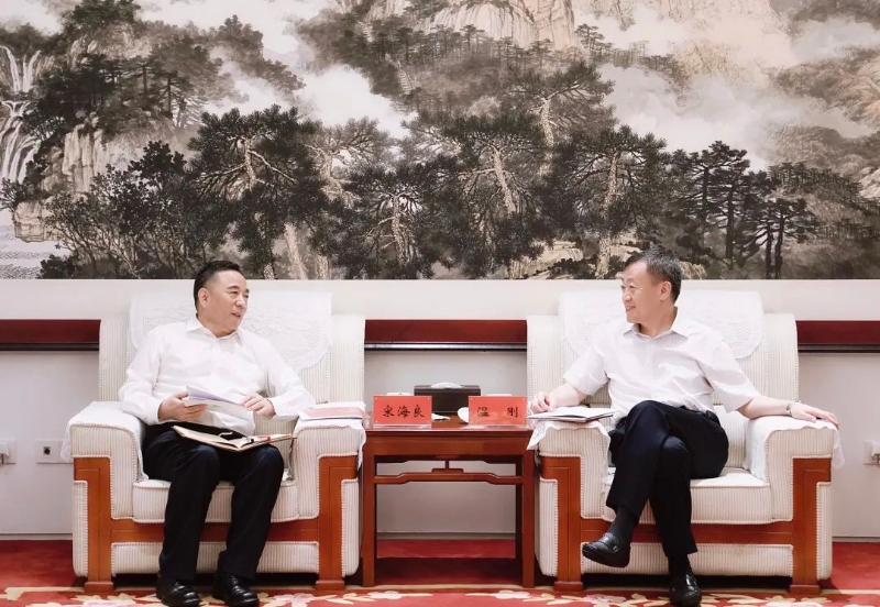 宋海良孫洪水與中國融通集團董事長溫剛、總經(jīng)理馬正武座談