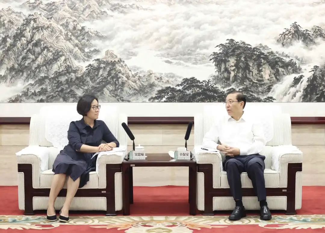 國家電網(wǎng)董事長、黨組書記辛保安與江西省委副書記、贛州市委書記吳忠瓊會談