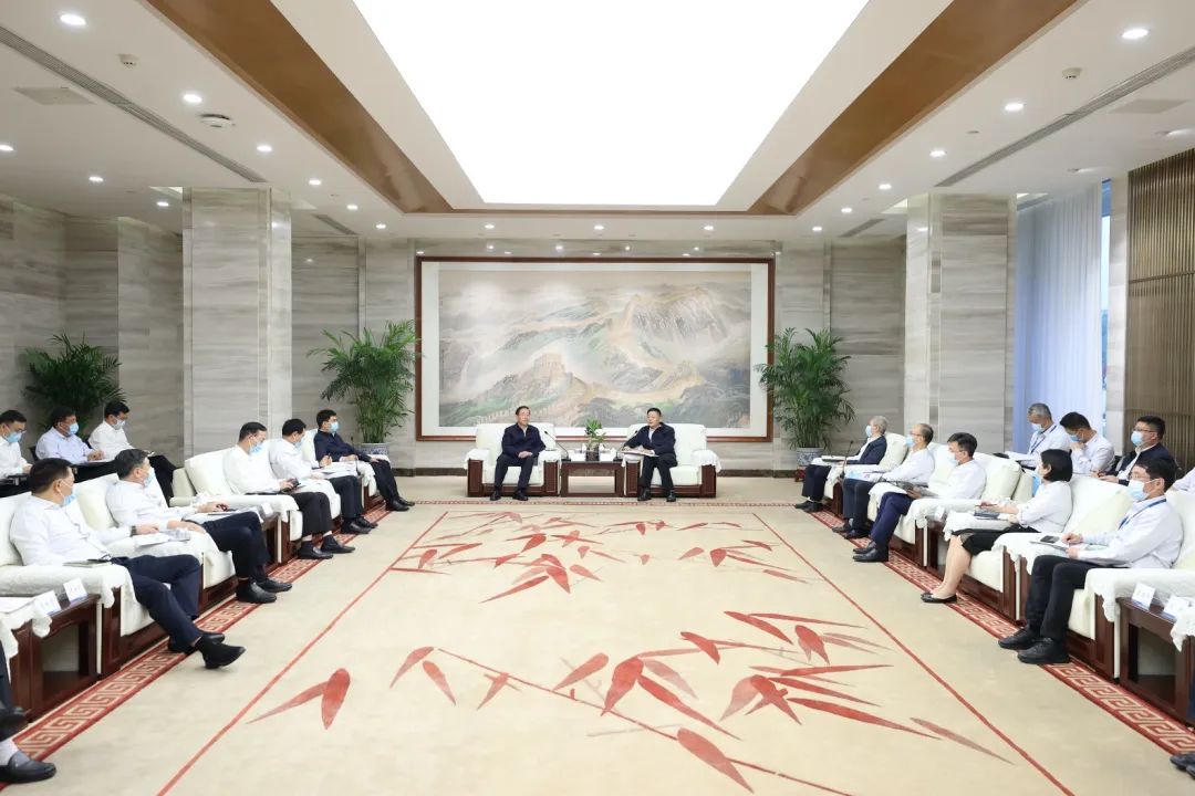 國(guó)家電網(wǎng)公司董事長(zhǎng)、黨組書(shū)辛保安與東方電氣集團(tuán)董事長(zhǎng)俞培根、總經(jīng)理徐鵬會(huì)談