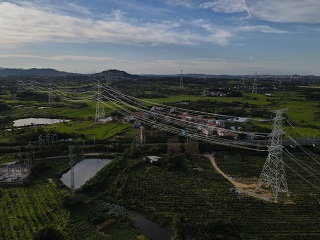 這項(xiàng)工程投產(chǎn)送電，將提高湖北省西電東送通道送電能力