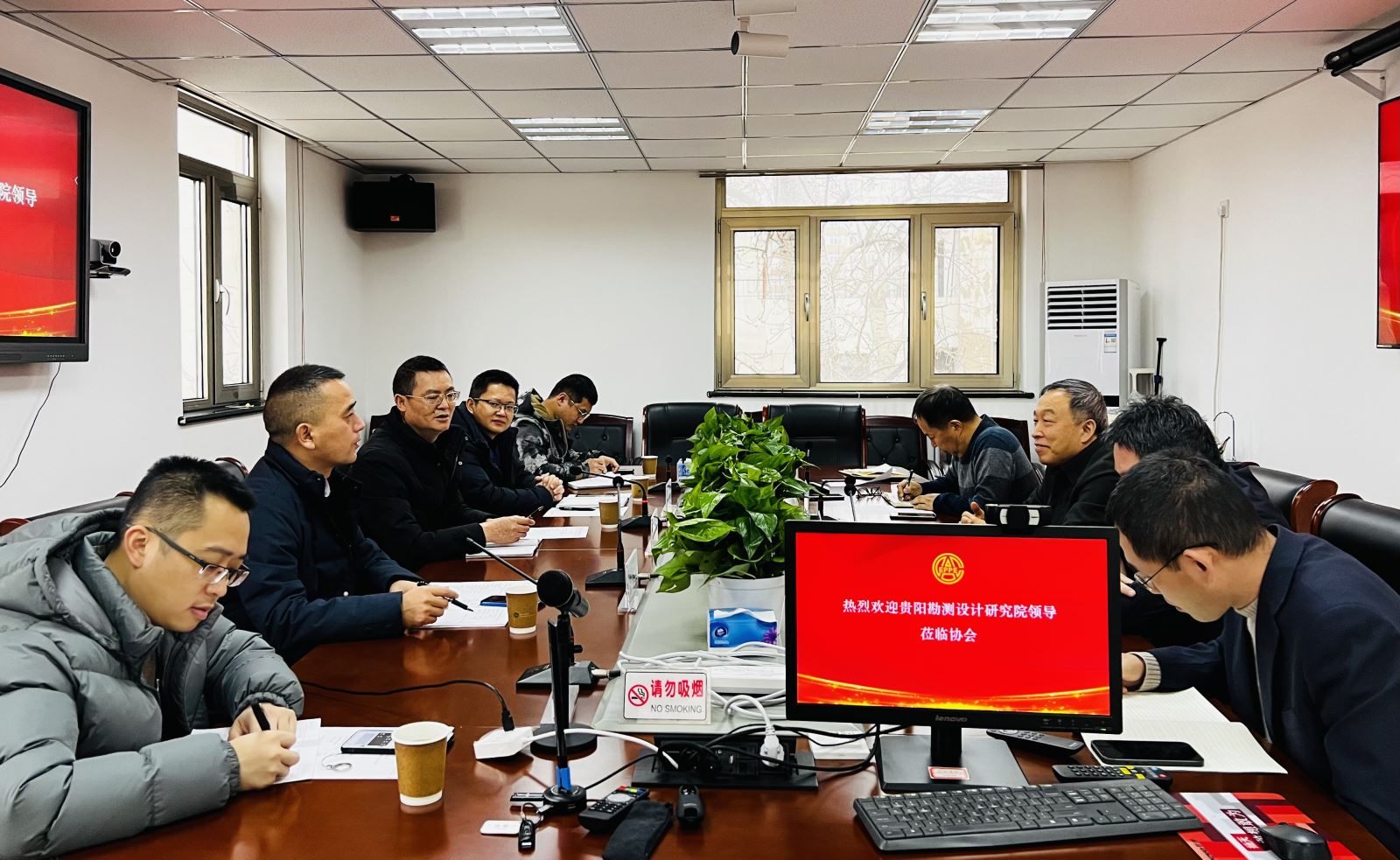 中國(guó)電力規(guī)劃設(shè)計(jì)協(xié)會(huì)李?lèi)?ài)民與中國(guó)電建貴陽(yáng)院、國(guó)網(wǎng)江蘇電力設(shè)計(jì)咨詢(xún)公司領(lǐng)導(dǎo)座談交流