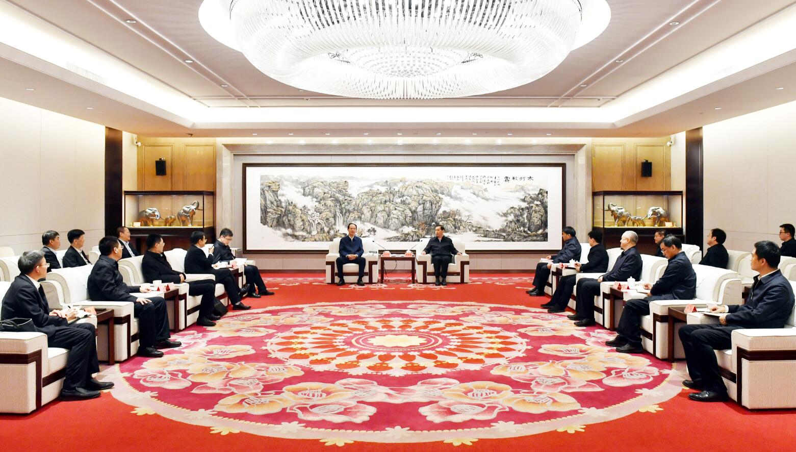 中國(guó)電建黨委書記、董事長(zhǎng)丁焰章與河北省委常委、石家莊市委書記張超超會(huì)談