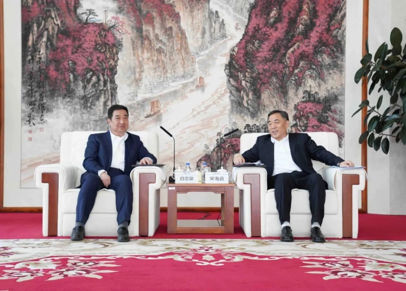 中國能建黨委書記、董事長宋海良與中國電氣裝備黨委書記、董事長白忠泉會談
