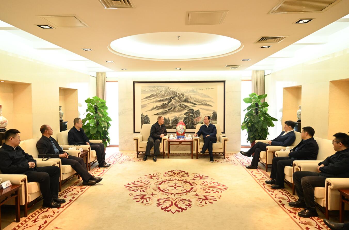 中國(guó)電建黨委書記、董事長(zhǎng)丁焰章會(huì)見內(nèi)蒙古能源集團(tuán)黨委書記、董事長(zhǎng)何雨春