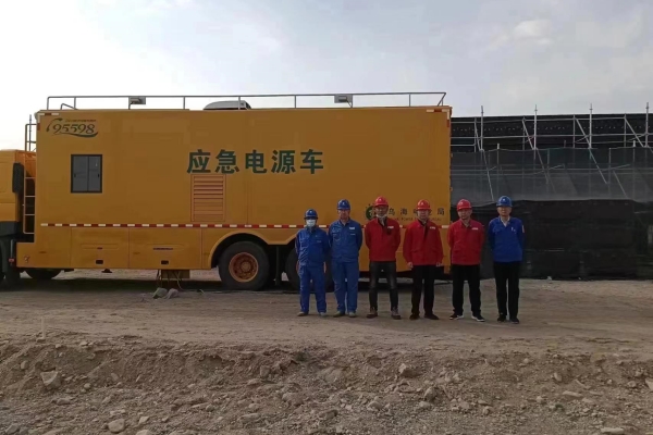 烏海市千里山供電公司：保電路上，我們一直在