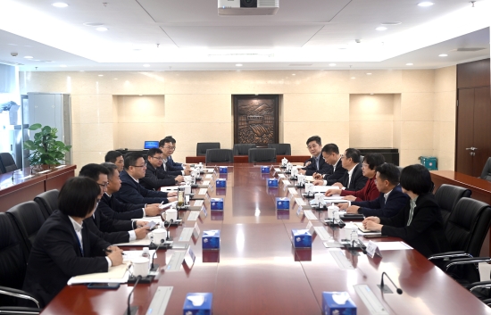 中國電建黨委常委、副總經(jīng)理王小軍與中國華電集團黨組成員、副總經(jīng)理李旭紅會談