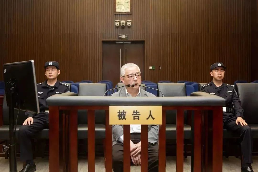 被控受賄1.56億，原上海電氣集團股份有限公司總裁、董事長鄭建華受審