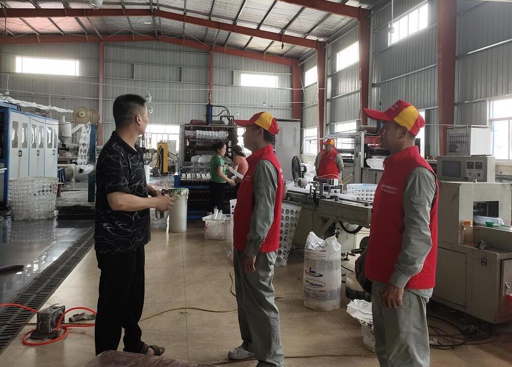 國網(wǎng)石首市供電公司“電”亮綠色經(jīng)濟(jì)，為企業(yè)降成本“支招”
