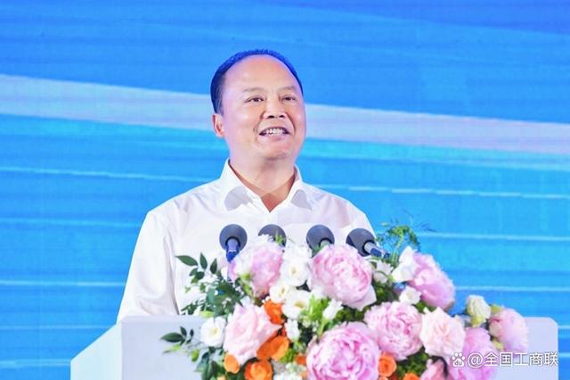 全國工商聯(lián)副主席，通威集團(tuán)董事局主席劉漢元：加快建設(shè)可再生能源 構(gòu)建川渝清潔能源一體化