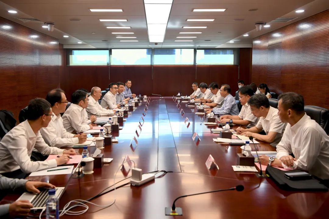 華電集團(tuán)黨組書記、董事長江毅會(huì)見隆基綠能總裁李振國