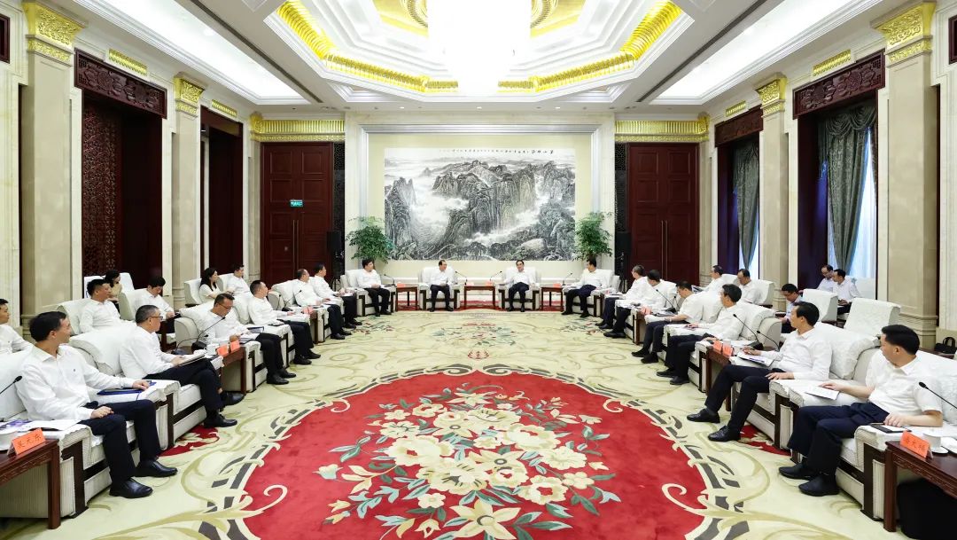 中國(guó)華電黨組書記、董事長(zhǎng)江毅拜會(huì)貴州省委書記徐麟、省長(zhǎng)李炳軍