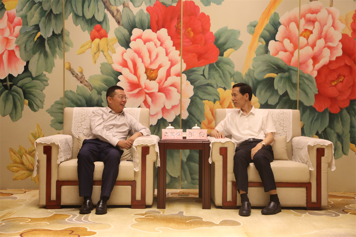 華潤(rùn)電力董事局主席史寶峰拜會(huì)菏澤市委書(shū)記張倫、市長(zhǎng)李春英