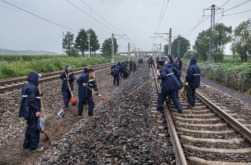 【搶險救災(zāi) 我們在前線】中國鐵建全力參與京津冀及東北地區(qū)抗洪搶險工作