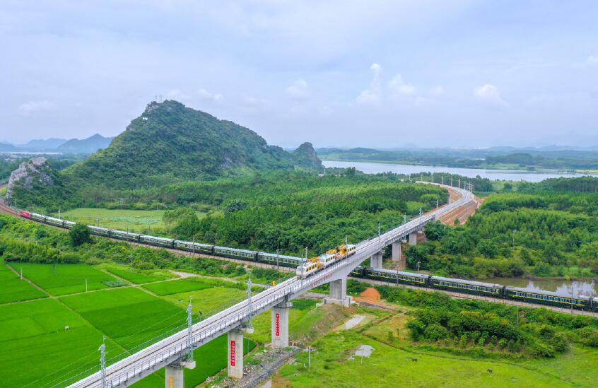 國(guó)內(nèi)最大在建火電項(xiàng)目鐵路專(zhuān)用線(xiàn)試通車(chē)