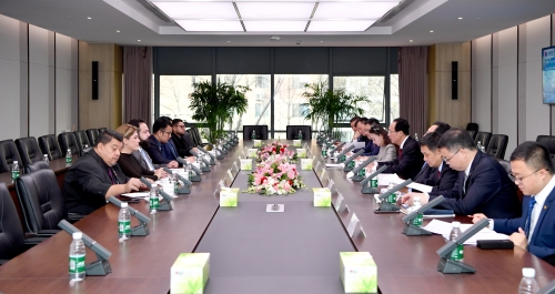 中國電建黨委書記、董事長丁焰章同洪都拉斯國會主席雷東多舉行會談