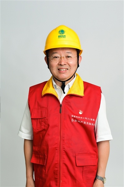 全國(guó)人大代表、國(guó)網(wǎng)浙江慈溪市供電公司客服中心社區(qū)經(jīng)理錢(qián)海軍——讓訴訟服務(wù)之光照亮千家萬(wàn)戶(hù)