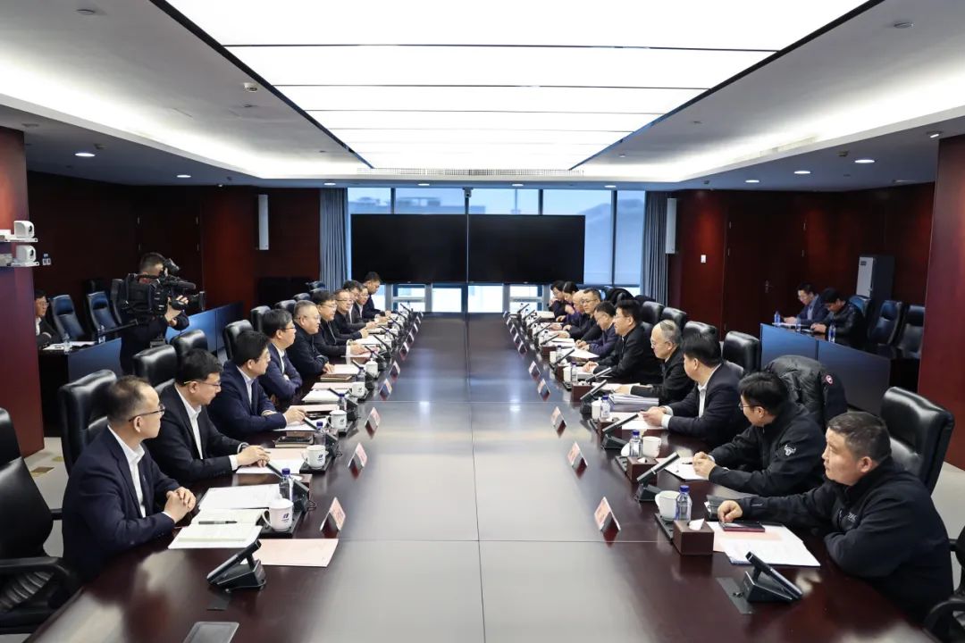 華電集團(tuán)黨組副書記、總經(jīng)理葉向東與北京市副市長(zhǎng)高朋舉行會(huì)談