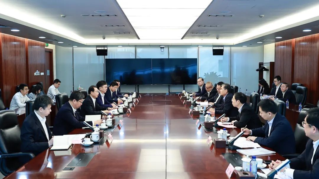 華電集團黨組書記、董事長江毅與中國太平保險集團黨委書記、董事長王思東舉行會談