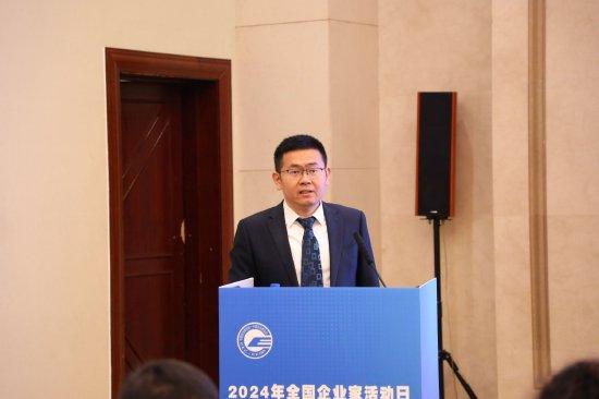 2023年中國新能源汽車銷量達(dá)950萬輛，在新能源汽車領(lǐng)域全球領(lǐng)先