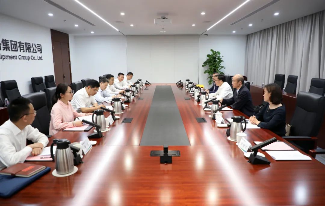 中國電氣裝備黨委副書記、總經(jīng)理周群會(huì)見上海市經(jīng)信委副主任湯文侃