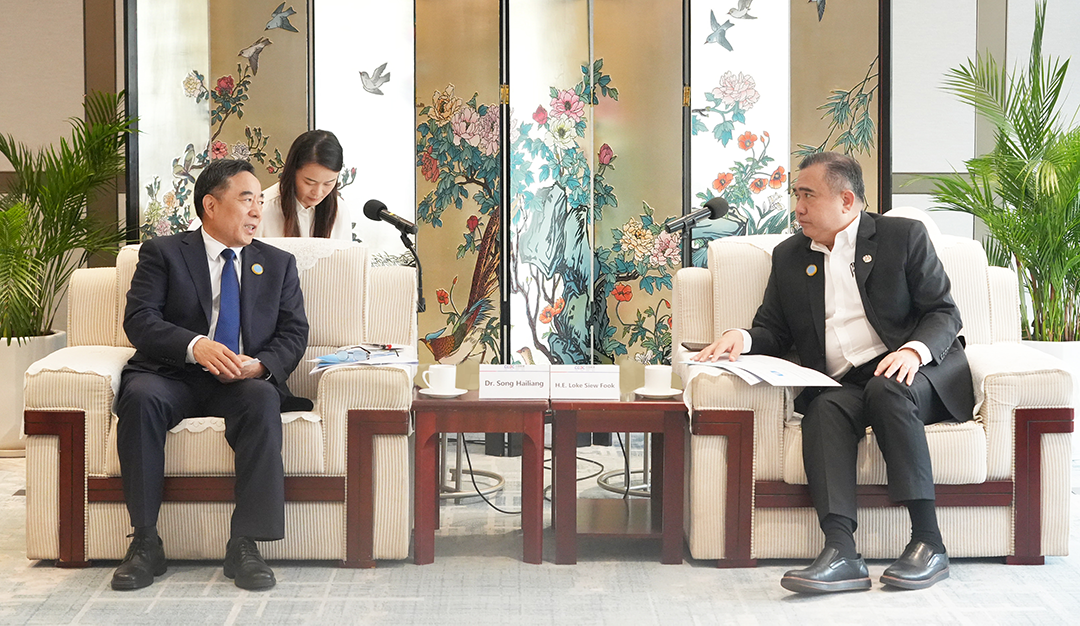 中國能建黨委書記、董事長宋海良與馬來西亞交通部部長陸兆福會談