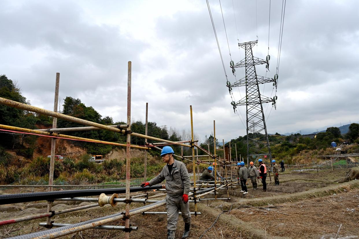 國網(wǎng)瑞安市供電公司加速推進電網(wǎng)補強工程建設 為地方經濟發(fā)展增添電力保障