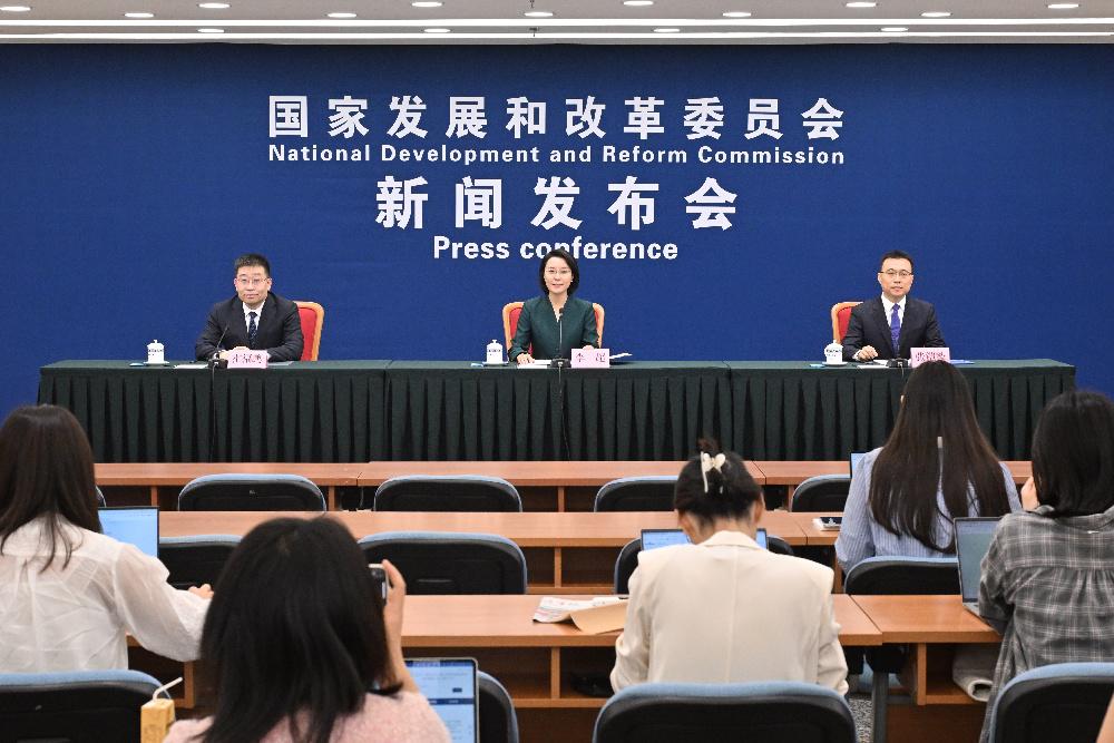 國家發(fā)展改革委舉行8月份新聞發(fā)布會 解讀《關(guān)于深入實(shí)施“人工智能+”行動的意見》