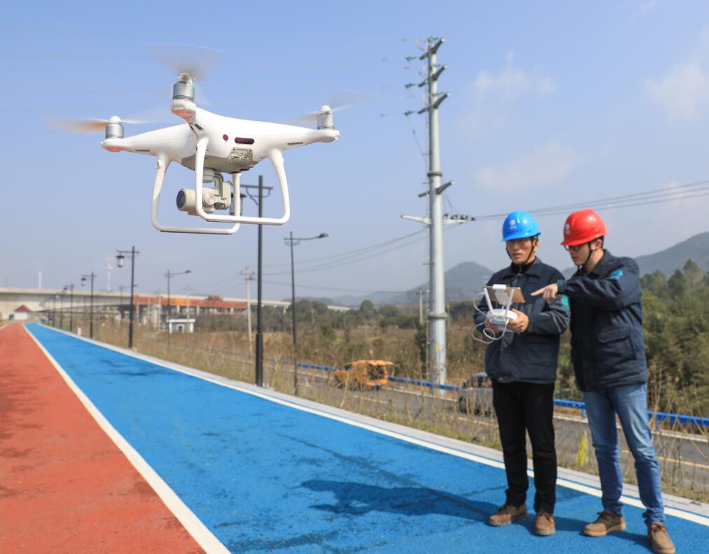 杭州蕭山供電應用無人機為山區(qū)配電線路“把脈”